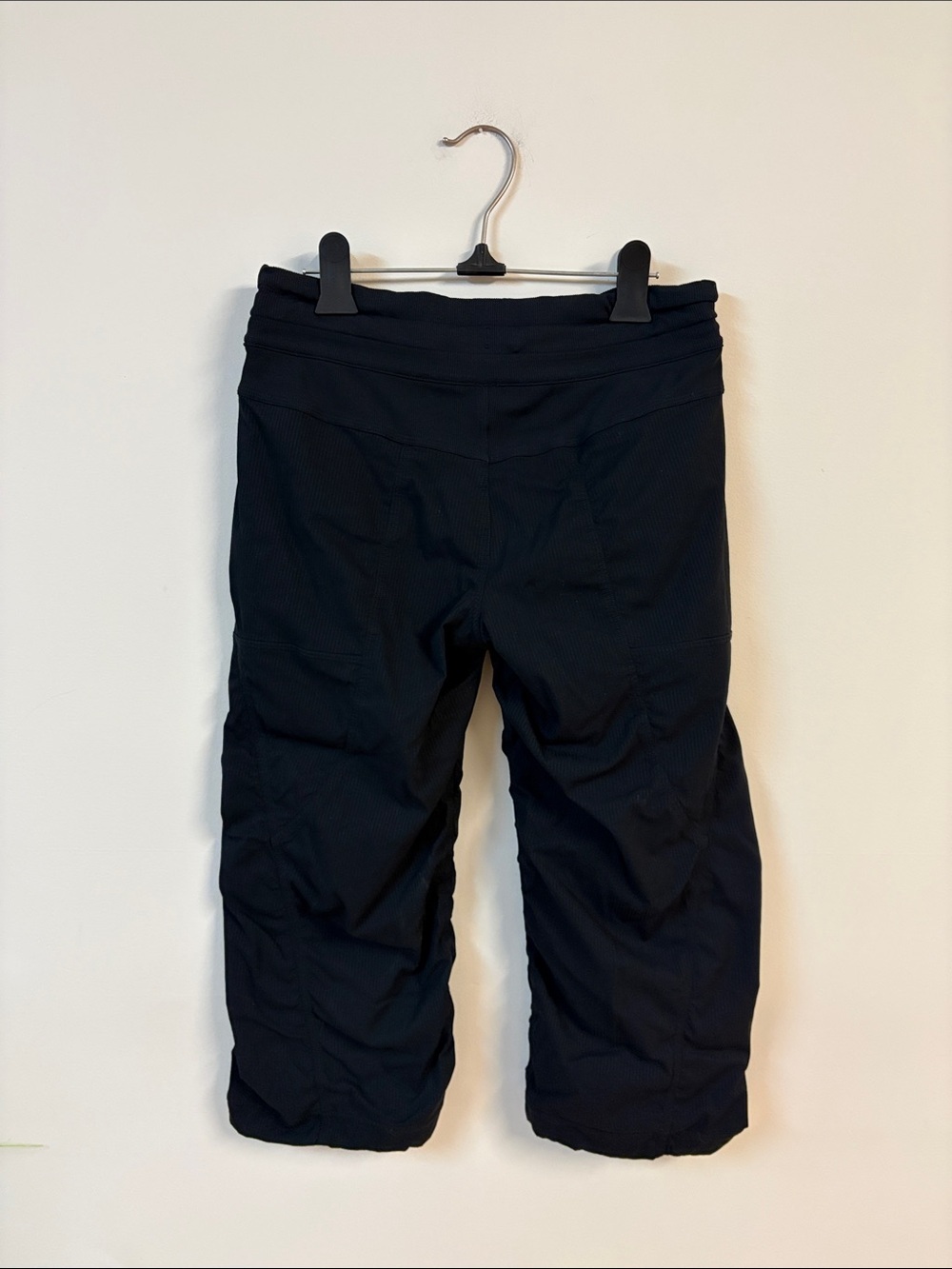 SOLD- lululemon Women’s black Dance studio crop pants size 4 - Picture 3 of 4